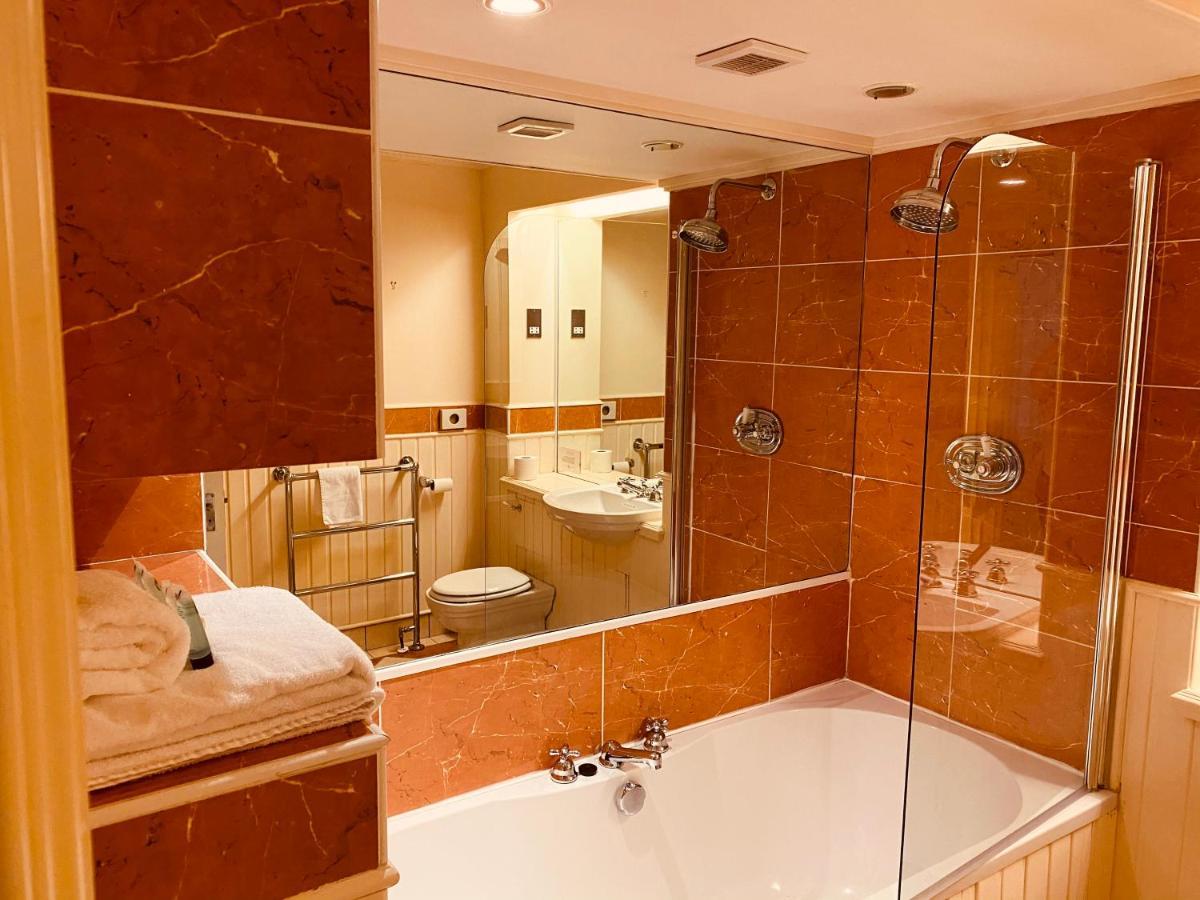 איסט קילברייד The Redstones Hotel & Restaurant מראה חיצוני תמונה